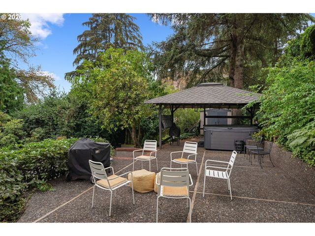 1708 Sw HAWTHORNE Ter, Portland, OR 97201