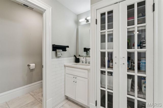 3329 Vista Avenue, St Louis, MO 63104