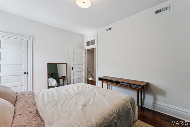 3329 Vista Avenue, St Louis, MO 63104