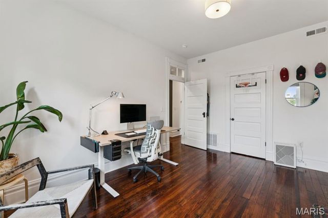 3329 Vista Avenue, St Louis, MO 63104