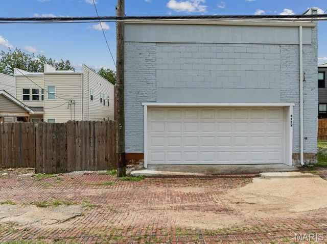 3329 Vista Avenue, St Louis, MO 63104