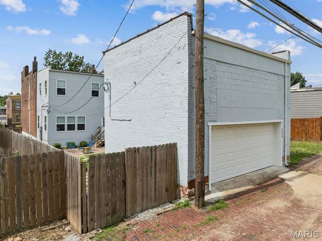 3329 Vista Avenue, St Louis, MO 63104