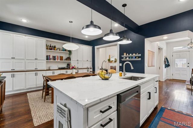 3329 Vista Avenue, St Louis, MO 63104