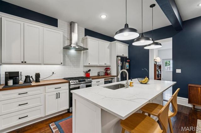 3329 Vista Avenue, St Louis, MO 63104