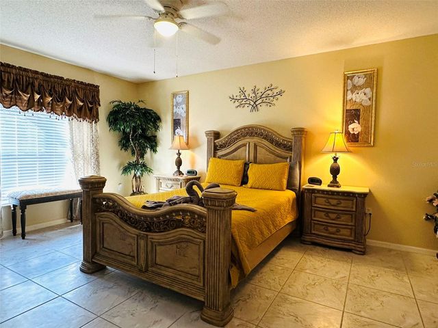 1049 LAKE BERKLEY DRIVE, Kissimmee, FL 34746