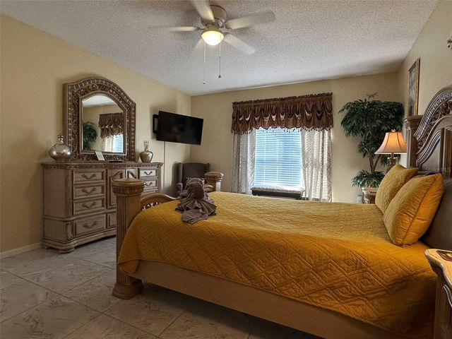 1049 LAKE BERKLEY DRIVE, Kissimmee, FL 34746