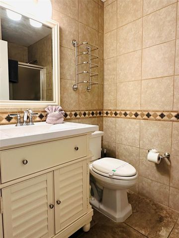 1049 LAKE BERKLEY DRIVE, Kissimmee, FL 34746