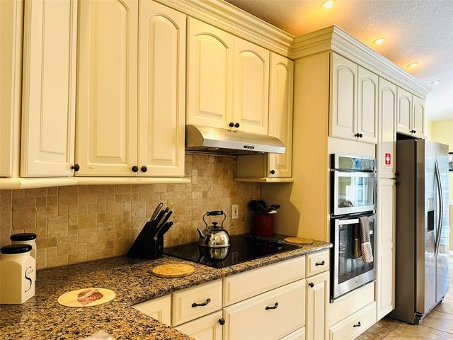 1049 LAKE BERKLEY DRIVE, Kissimmee, FL 34746