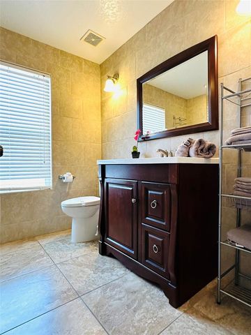 1049 LAKE BERKLEY DRIVE, Kissimmee, FL 34746