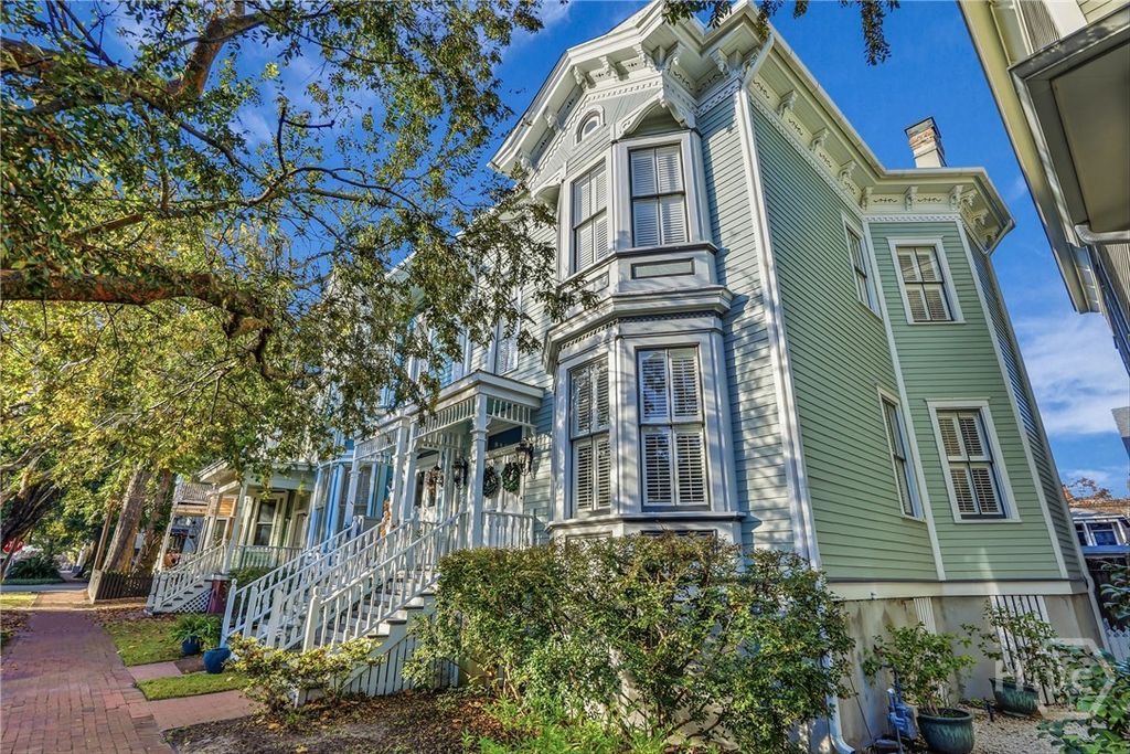 214 W Waldburg Street, Savannah, GA 31401