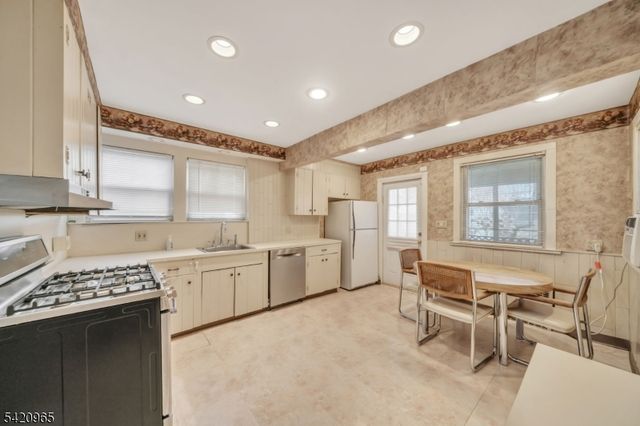 865 Livingston Rd, Elizabeth City, NJ 07208