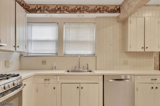 865 Livingston Rd, Elizabeth City, NJ 07208