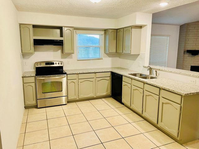 13906 Grosvenor Street, Houston, TX 77034