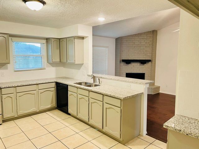 13906 Grosvenor Street, Houston, TX 77034