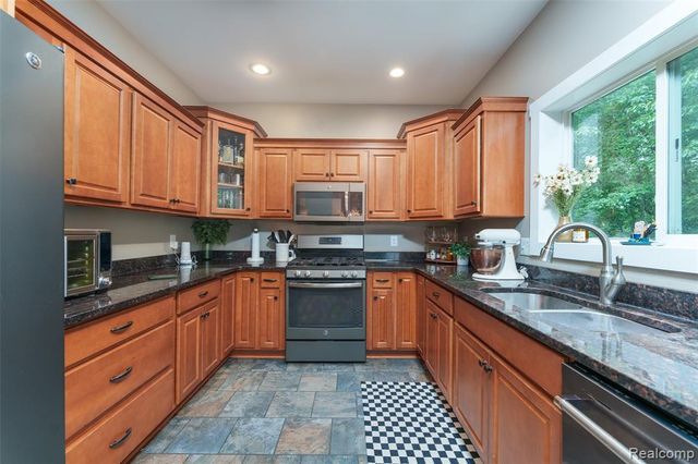 140 Skyline Drive, Howell, MI 48843