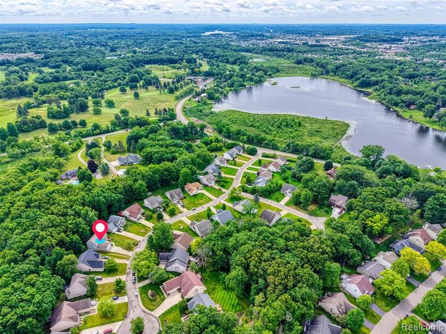 140 Skyline Drive, Howell, MI 48843