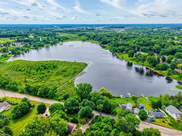 140 Skyline Drive, Howell, MI 48843