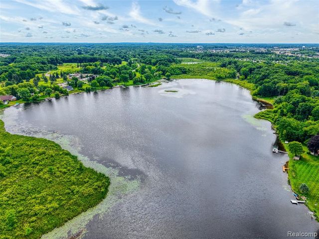 140 Skyline Drive, Howell, MI 48843