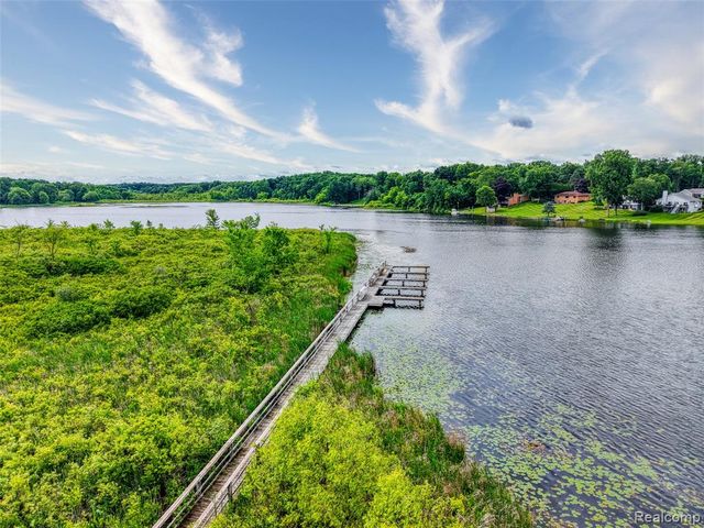 140 Skyline Drive, Howell, MI 48843