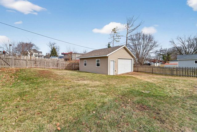 840 W Jefferson Street, Stoughton, WI 53589