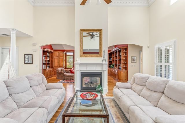 382 Falmouth Woods Rd, Falmouth, MA 02536