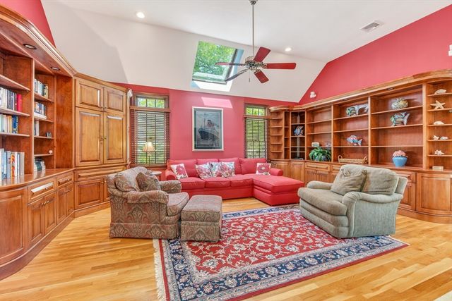 382 Falmouth Woods Rd, Falmouth, MA 02536