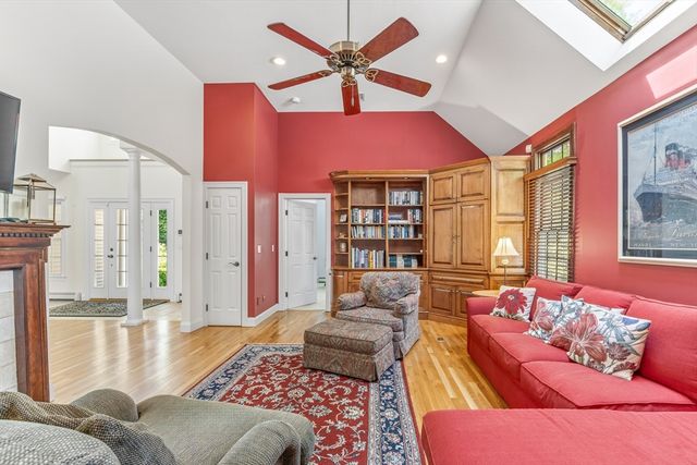 382 Falmouth Woods Rd, Falmouth, MA 02536