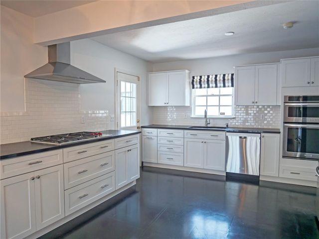 325 17TH AVENUE NE, St Petersburg, FL 33704