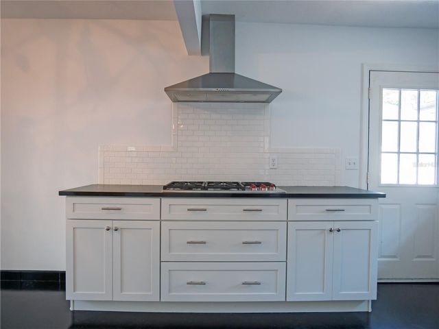 325 17TH AVENUE NE, St Petersburg, FL 33704