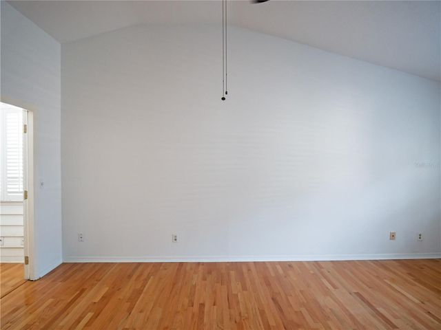 325 17TH AVENUE NE, St Petersburg, FL 33704