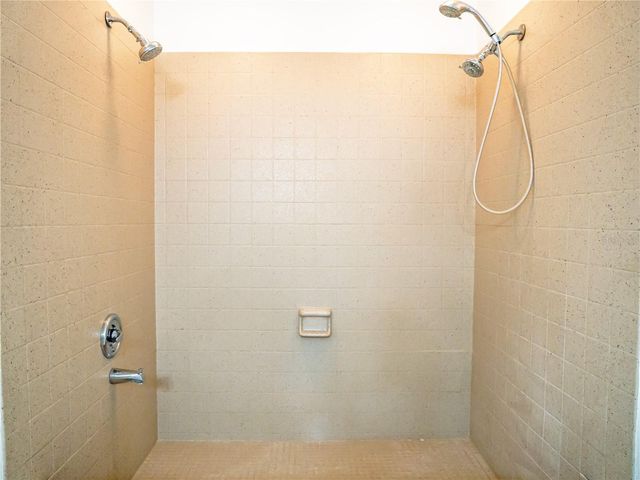 325 17TH AVENUE NE, St Petersburg, FL 33704