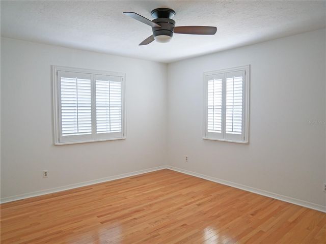 325 17TH AVENUE NE, St Petersburg, FL 33704