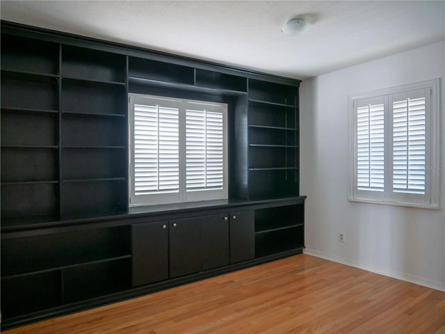 325 17TH AVENUE NE, St Petersburg, FL 33704