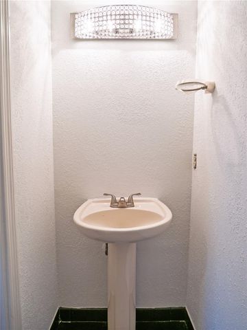 325 17TH AVENUE NE, St Petersburg, FL 33704