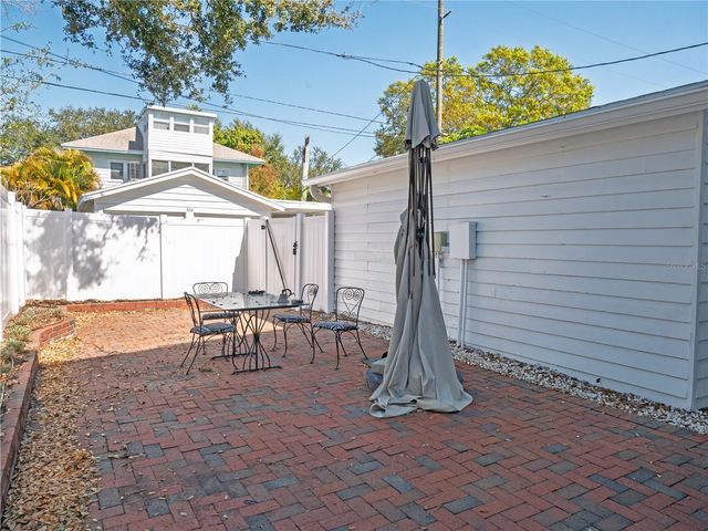 325 17TH AVENUE NE, St Petersburg, FL 33704