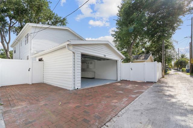 325 17TH AVENUE NE, St Petersburg, FL 33704