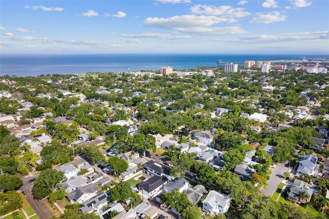 325 17TH AVENUE NE, St Petersburg, FL 33704