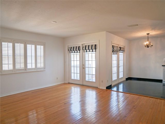 325 17TH AVENUE NE, St Petersburg, FL 33704