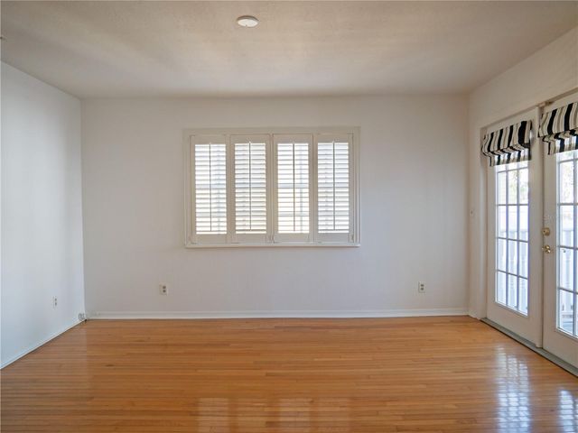 325 17TH AVENUE NE, St Petersburg, FL 33704