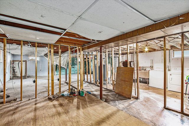 9343 Saric Drive, Highland, IN 46322