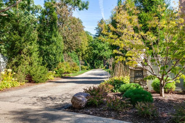 1175 Edgewood Road, Lake Forest, IL 60045