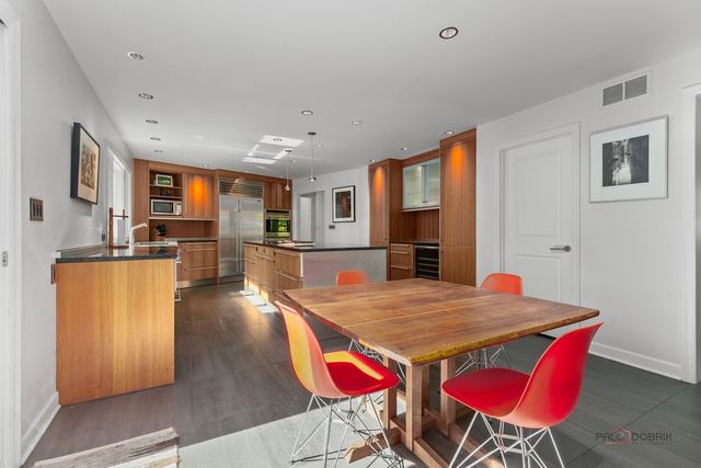 1175 Edgewood Road, Lake Forest, IL 60045