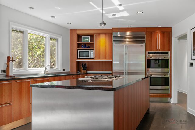 1175 Edgewood Road, Lake Forest, IL 60045