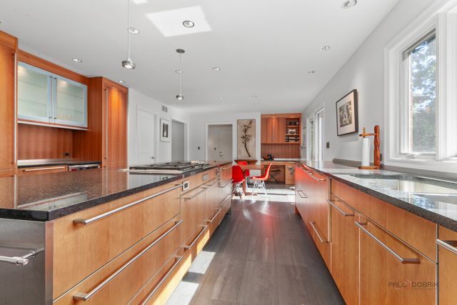 1175 Edgewood Road, Lake Forest, IL 60045