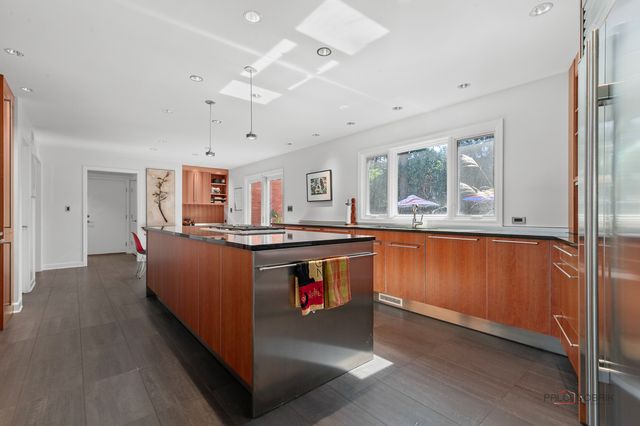 1175 Edgewood Road, Lake Forest, IL 60045