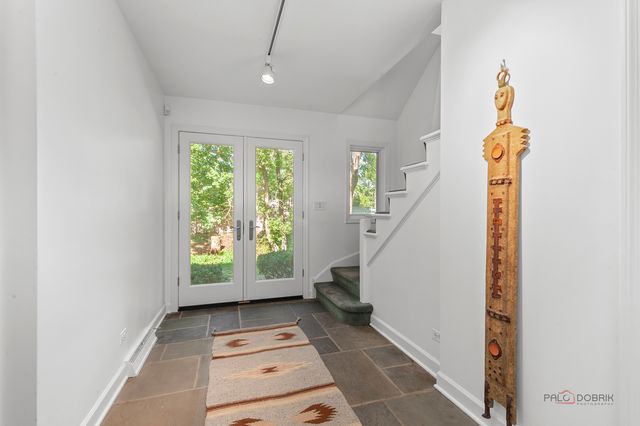 1175 Edgewood Road, Lake Forest, IL 60045