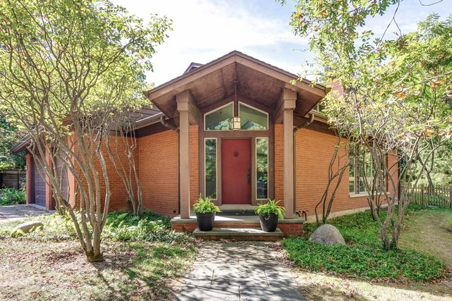 1175 Edgewood Road, Lake Forest, IL 60045