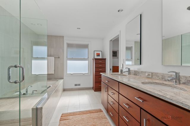 1175 Edgewood Road, Lake Forest, IL 60045