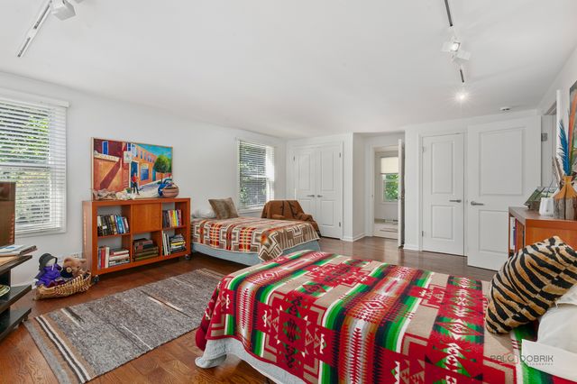 1175 Edgewood Road, Lake Forest, IL 60045