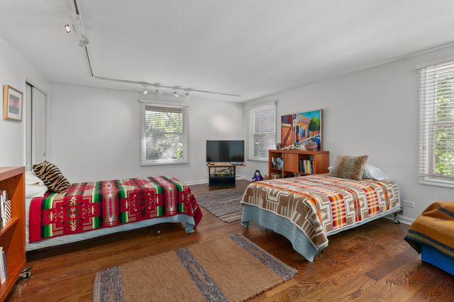 1175 Edgewood Road, Lake Forest, IL 60045